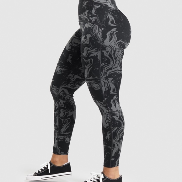 Gymshark Pants - Gymshark Waist Support Leggings Black Gray | Size Medium